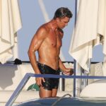 Tom Brady indica um lixo, para quebrá -lo no Yecht