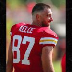 Travis Kelce atinge cabelos longos antes da NFL