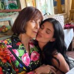 Os Kardashians jogam uma vovó MJ 91 Exceção de aniversário