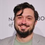 O diretor de ‘Lilo & Stick’, Dean Firiscer, ligue para Chrigue com linhas de romance de alto