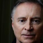 ‘Watson’ Seas Cas Robert Carlyle como Sherlock Holmes