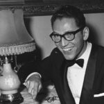 Tom Lehrer, que tem sua influência em sua potencial influência e transferência para a América nos anos 50 e 60, morrendo aos 97