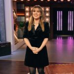 ‘Kelly Clarkson Show’ Ike para voltar ao Goa, para a frente após a morte do dia