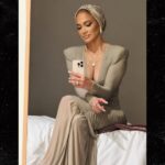 Jennifer Lopez compartilha fotos escaldantes do Egito
