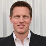 Lendário em idiomas com a Paramount para vendas de filmes