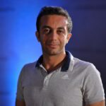 Refugiados Jubar para o diretor iraniano Ali Ahmadzoda, que soou em casa depois do ataque
