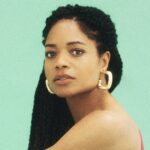 Naomie Harris para restringir o disco ‘Swisas’ para verificar a conexão entre preto e natação)