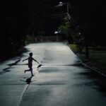 Revisão de “Wearms”: Julia Garner e Josh Brolins