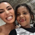 Kim Kardashian Ponsor Foto da propriedade de dente viva do santo