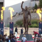 Tom Brady estátua foi inserida em Gadium de Gillyte
