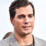 Antes de interpretar o Superman, Henry Cavill está faminto neste drama histórico agora se mantém regularmente