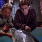 Steven Spielberg e um escritor de rede enfatizado com ficção científica